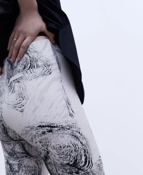 Adolfo Dominguez Pantalones>Pantalon Tobillero Estampado Negro/Crudo